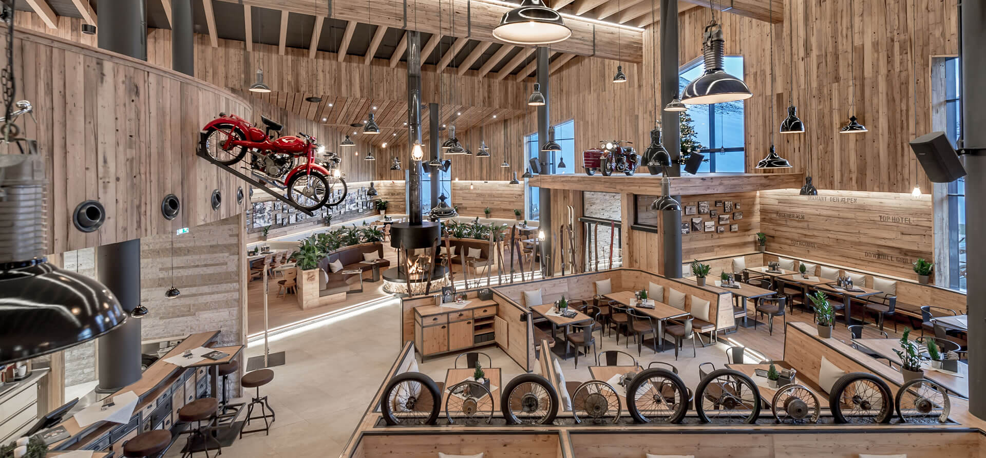 TOP Ambiente im Restaurant des TOP Mountain Motorcycle Museums!
