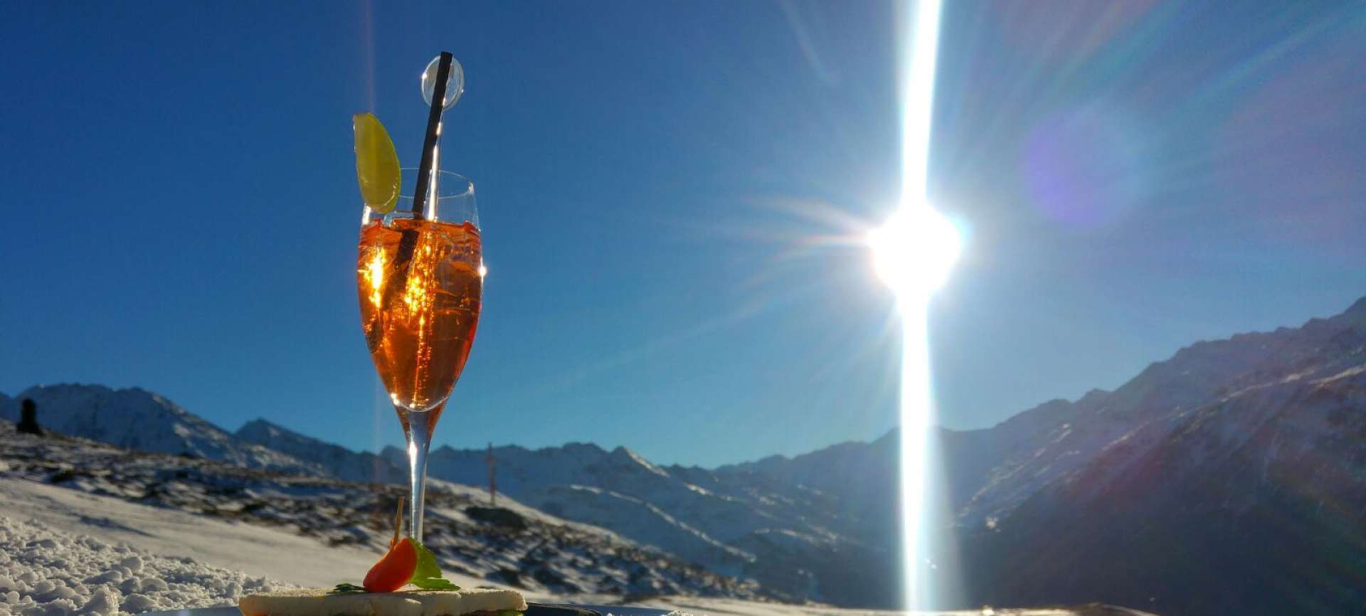 Sun, snow and the deep blue sky - these are the most important ingredients of a perfect skiing day.
